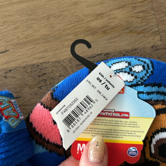Paw Patrol Brand New hat with matching mittens One size - Picture 2 of 4
